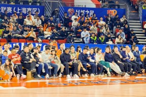 jiuyou-全明星赛赛程吃紧，深圳男篮集结日回应争议，赛场秩序良好，临场指挥获称赞的简单介绍-jiuyou